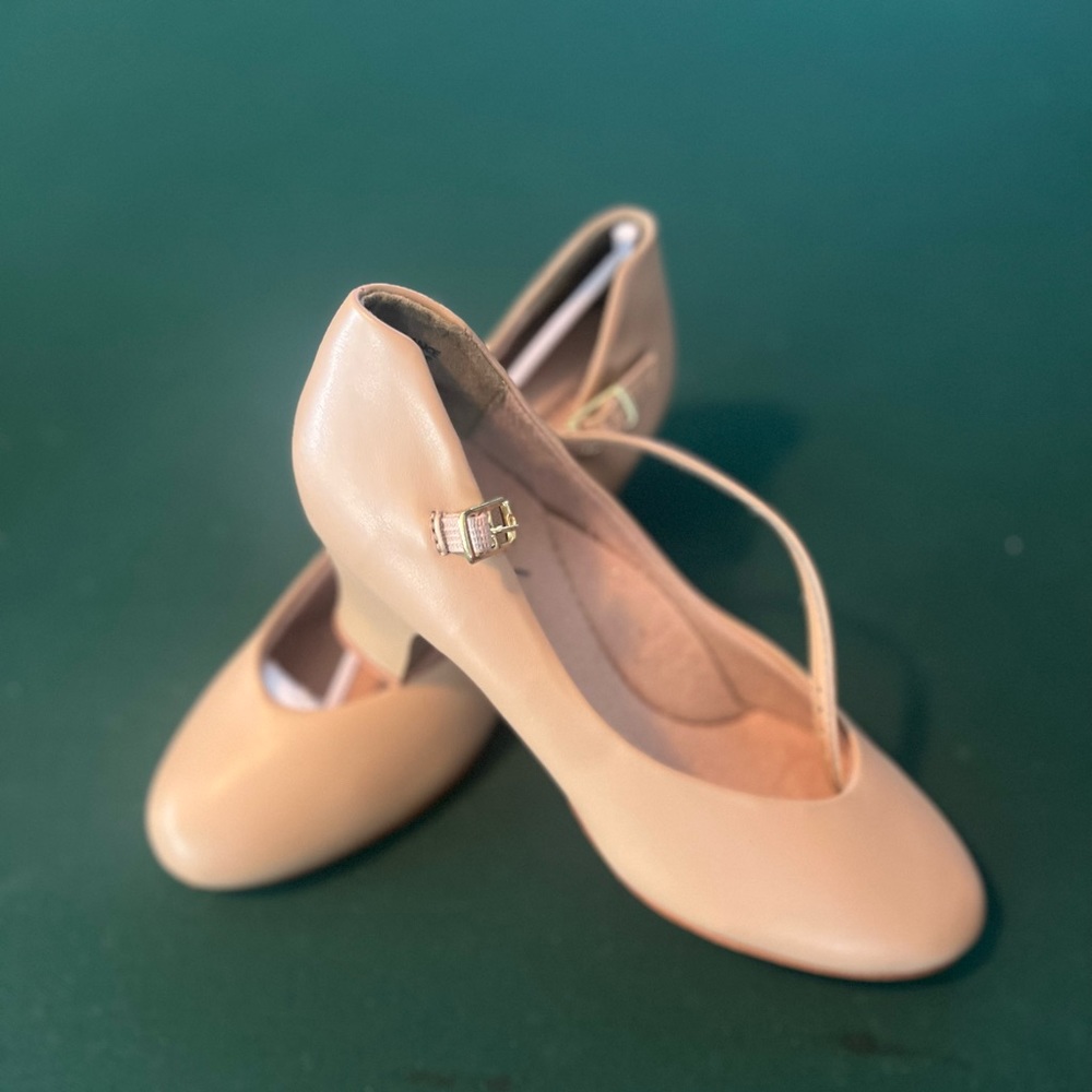 New capezio dances shoes. Only tired on once.